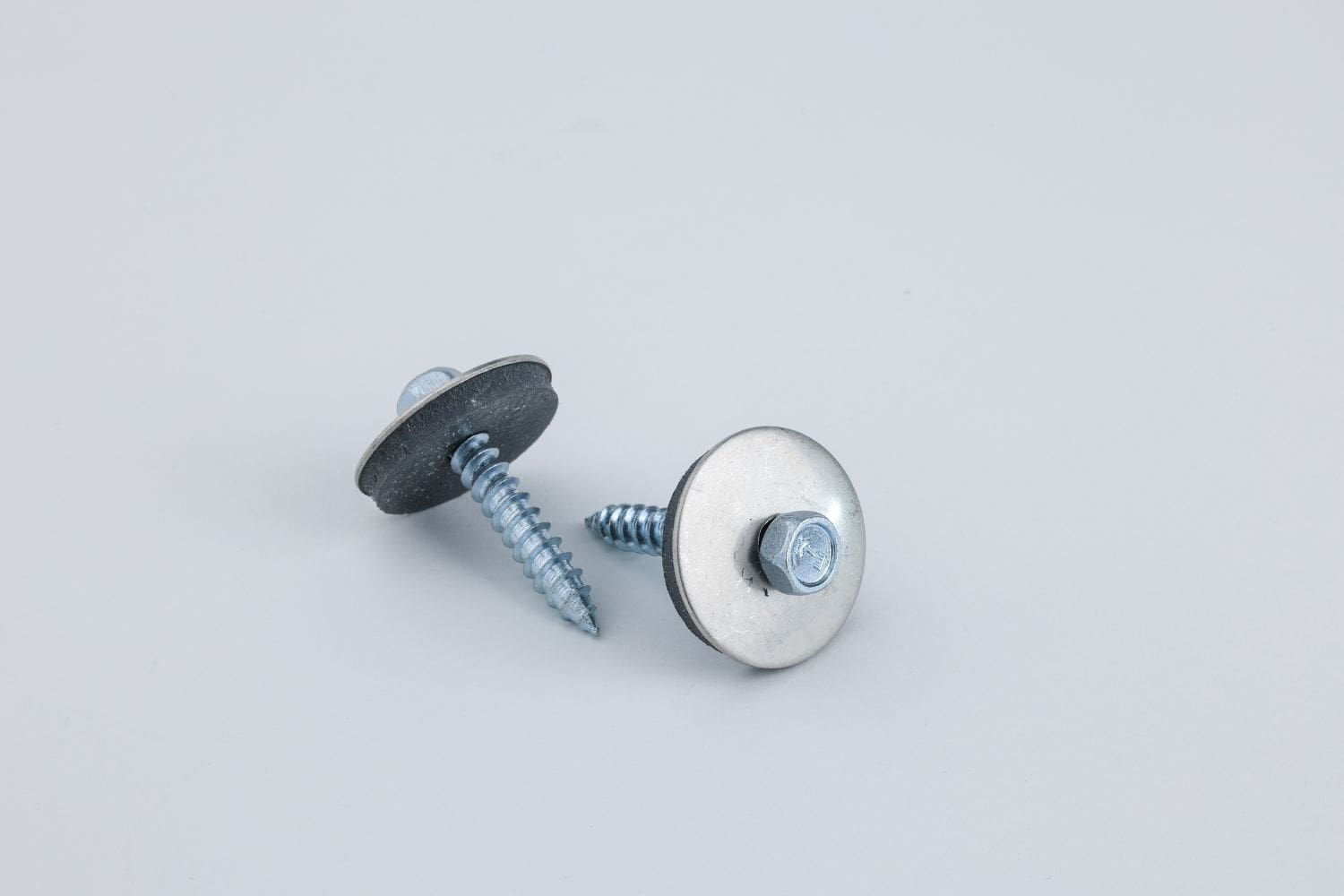 Vijak inox s tesnilno podložko fi 29, 38 mm, vijačenje v les