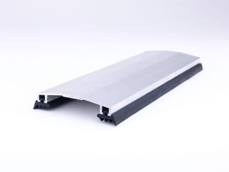 Aluminijast pokrivni profil s tesnili, širine 60 mm